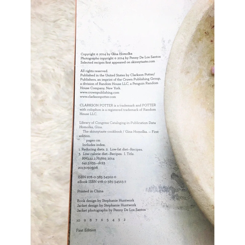The Skinnytaste Cookbook: Light on Calories, Big‎ on Flavor by Gina Homolka